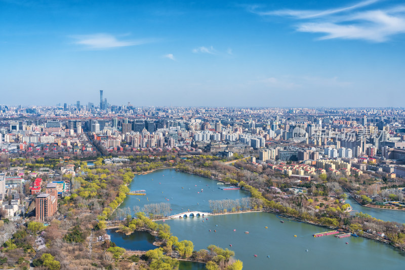 俯瞰北京玉渊潭公园与国贸中国尊