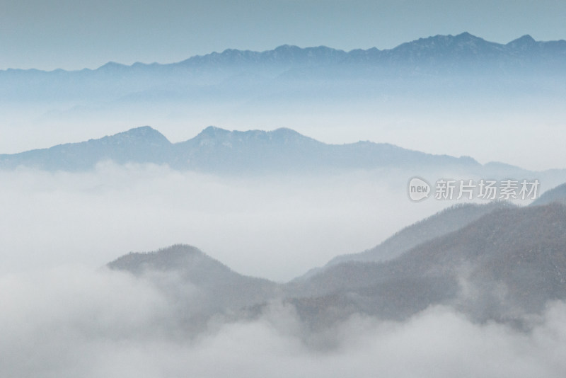 山峰云海奇观