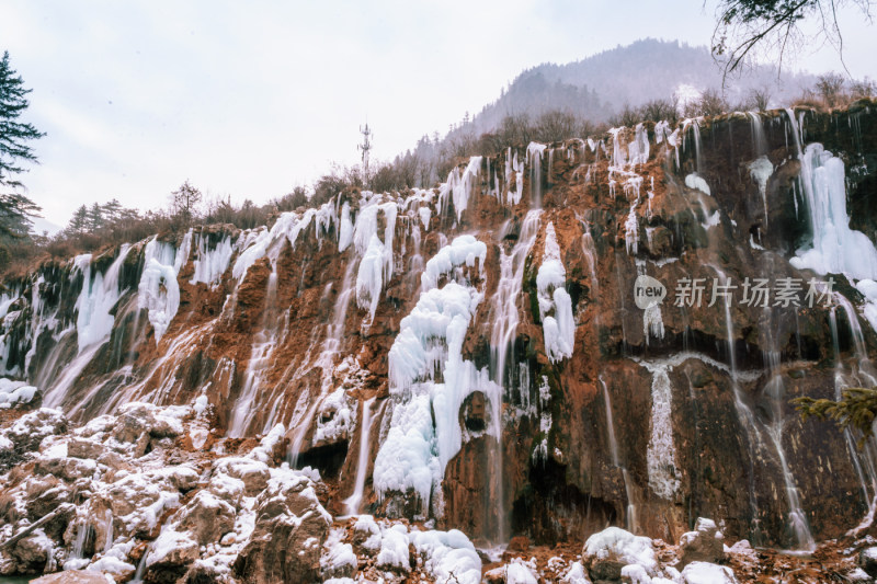 川西九寨沟冬季雪山碧蓝海子唯美