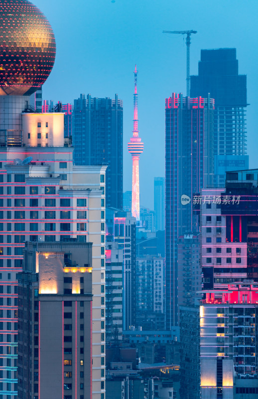 武汉城市摩天大楼蓝调风光建筑