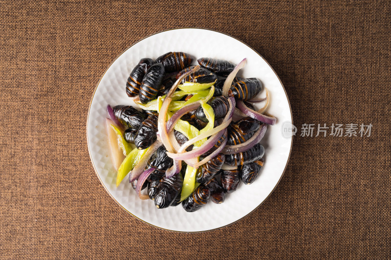 中国东北特色美食干炒茧蛹