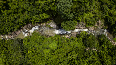 航拍深圳马峦山坪山碧岭瀑布群风景