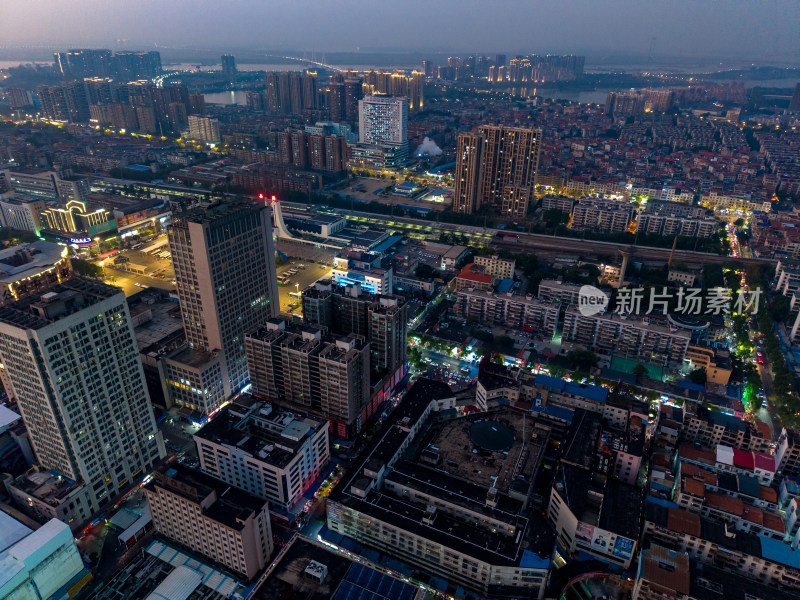 湖南岳阳晚霞夜景航拍图