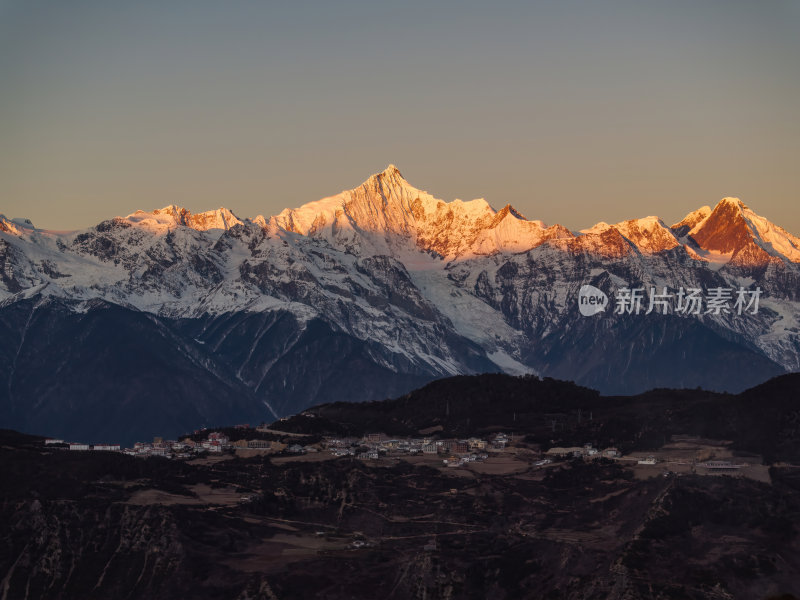 云南香格里拉梅里雪山飞来寺高空航拍