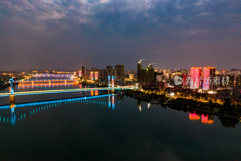 湖北襄阳汉江凤雏大桥夜景航拍图