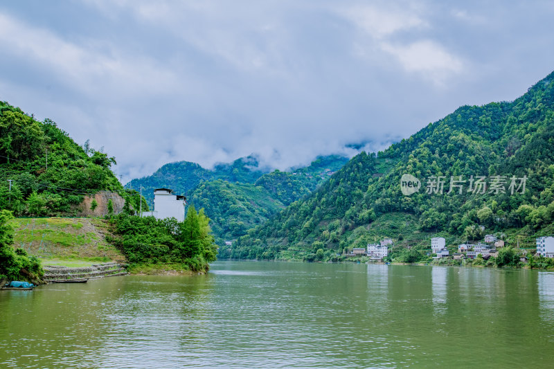 春日的新安江山水画廊风光