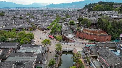 航拍云南丽江古城玉河广场丽江古城大水车