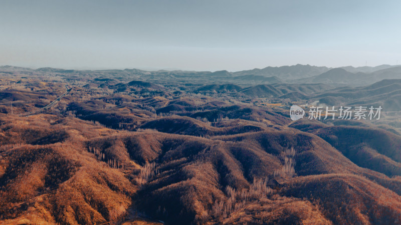 连绵起伏的广袤山丘自然景观