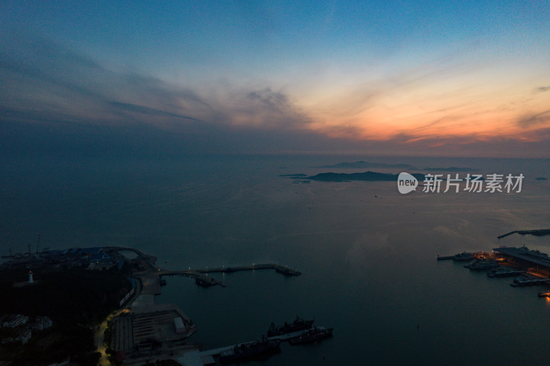 烟台长岛夜幕降临夜景晚霞航拍摄影图