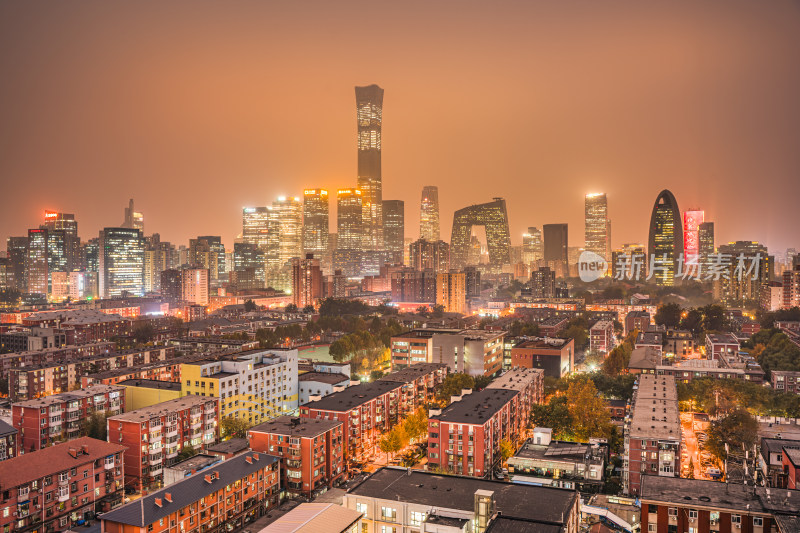 北京城市夜景下的高楼空气污染雾霾