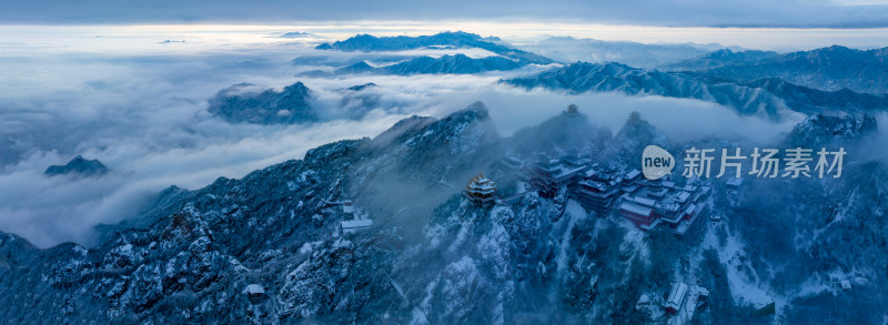 洛阳老君山金顶建筑群雪后云海自然风景