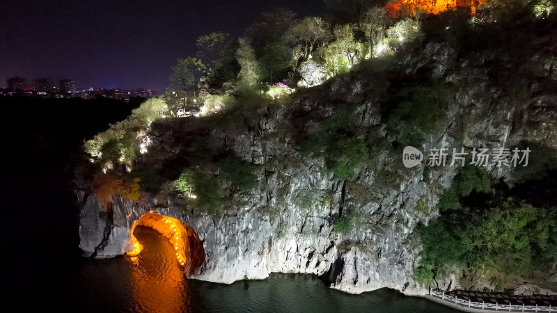 桂林象鼻山夜景航拍图