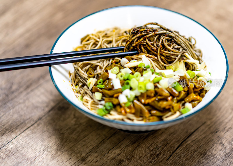 一份武汉热干面美食