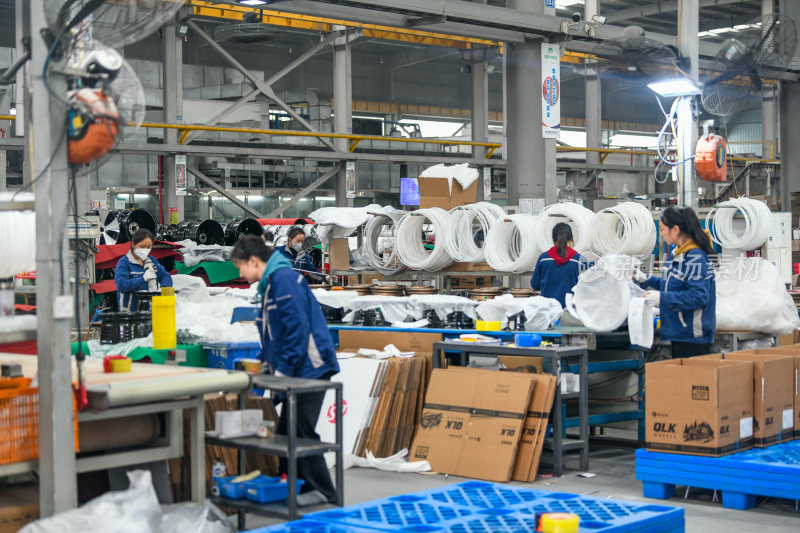 铝企业生产加工 汽车轮毂生产车间