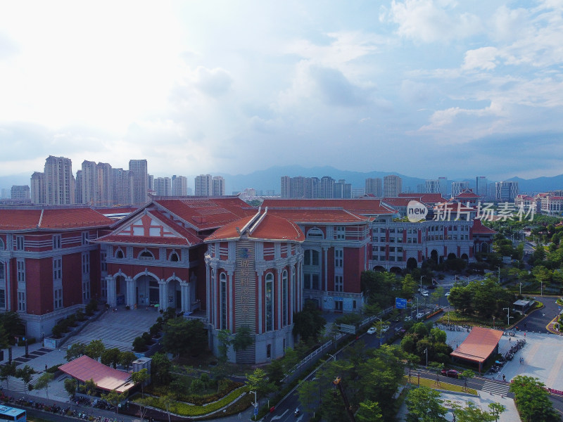 厦门特色红顶建筑周边城市风光航拍