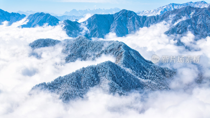 四川成都西岭雪山上空的云海群山航拍