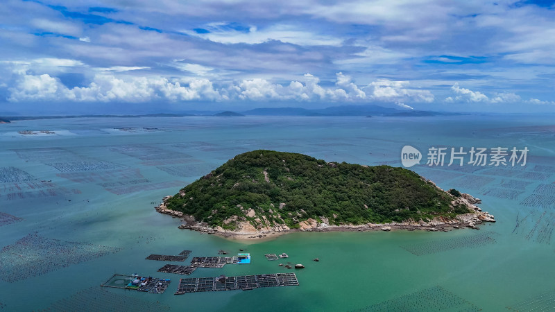 海上岛屿海岛大海海洋风光航拍图