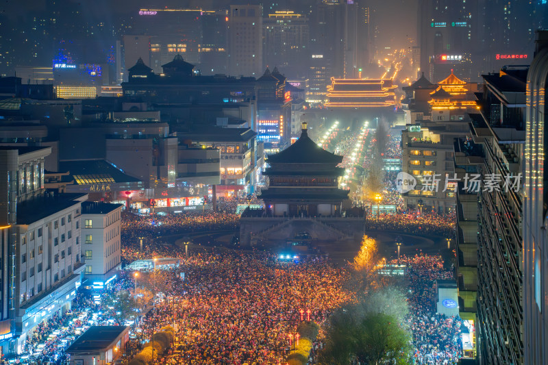 航拍西安钟楼跨年人山人海夜景