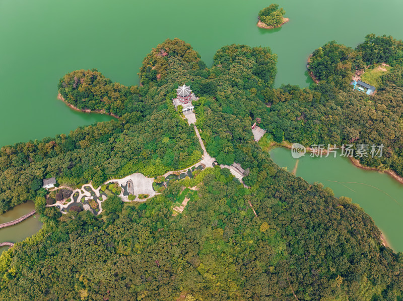 航拍夏季河南信阳南湾湖茶岛风光