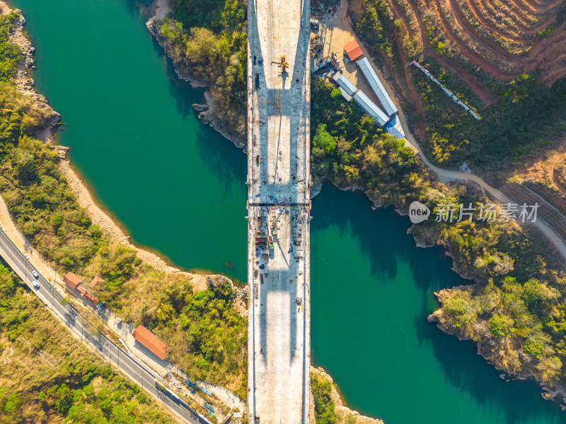 航拍建设中的西双版纳神秘谷大桥