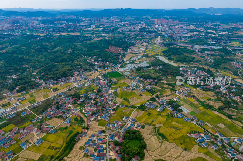 美丽乡村田园山川丘陵航拍摄影图