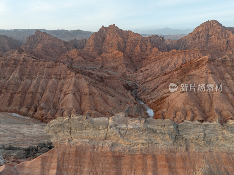 新疆南疆阿克苏库车天山红山石林大峡谷航拍