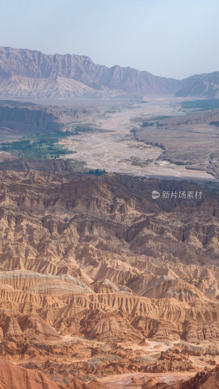 新疆南疆阿克苏库车天山大峡谷丹霞高空航拍