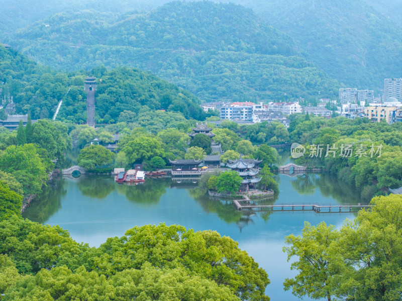 航拍浙江省台州市临海市东湖景区紫阳古街