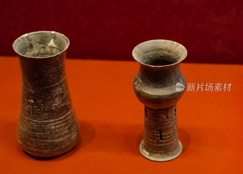 新石器时代黑陶镂孔高柄杯和黑陶小壶
