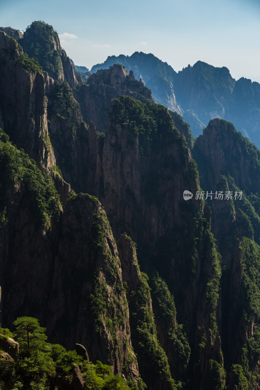 形态各异的山峰