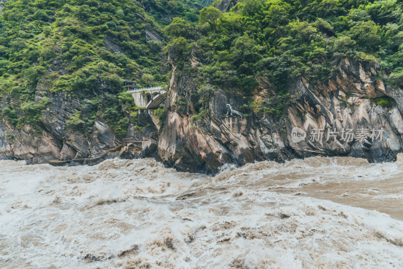 云南香格里拉虎跳峡景区自然风光 (3)