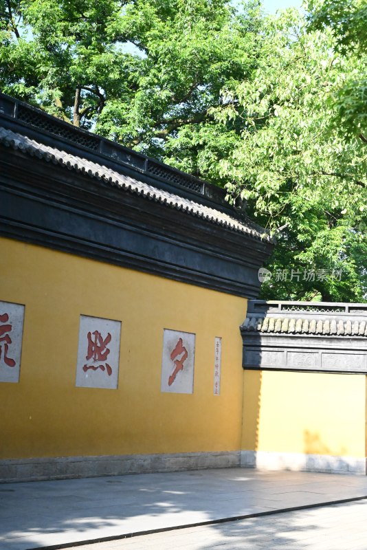 杭州灵隐寺门壁