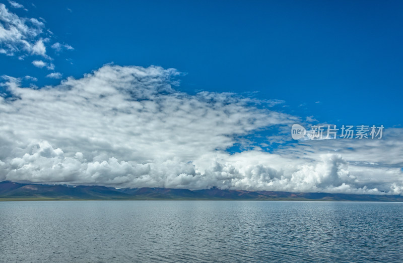 西藏拉萨纳木措旅游景区自然湖泊风光