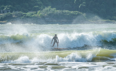 海南三亚阳光下绿松石海浪浪花冲浪唯美治愈 海南三亚阳光下绿松石海浪浪花冲浪唯美治愈