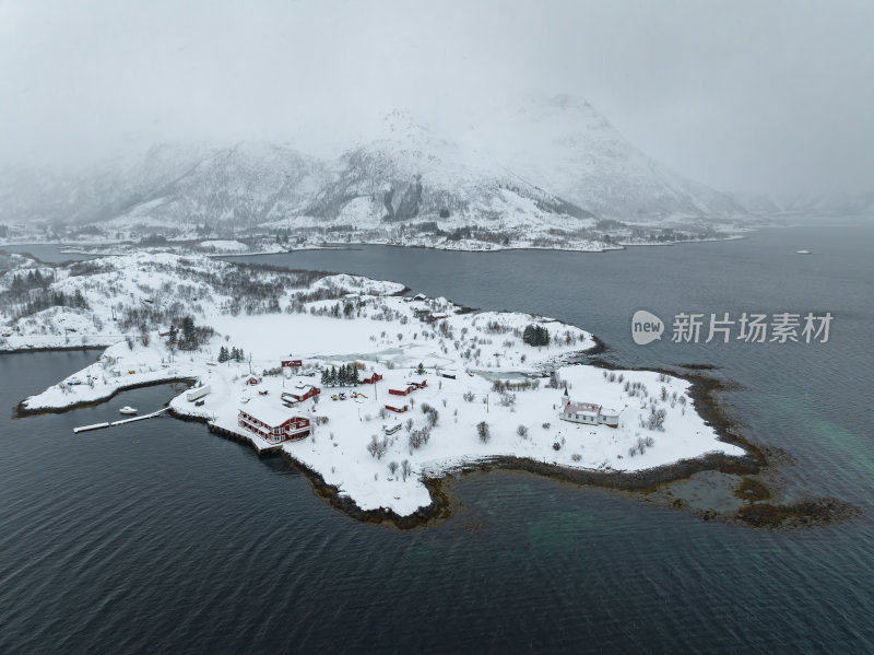 挪威罗弗敦群岛北极圈奥镇冬季雪景高空航拍