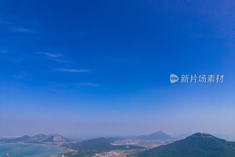 广东阳江海陵岛风吹大海航拍摄影图