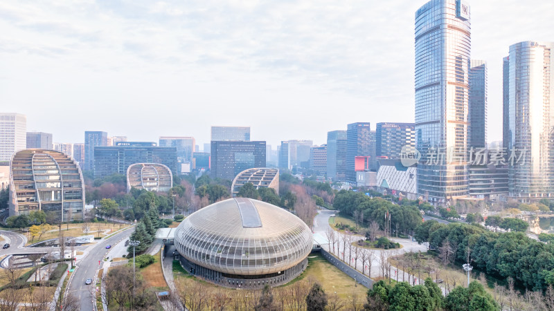 成都金融城地标双子塔与银泰中心的清晨