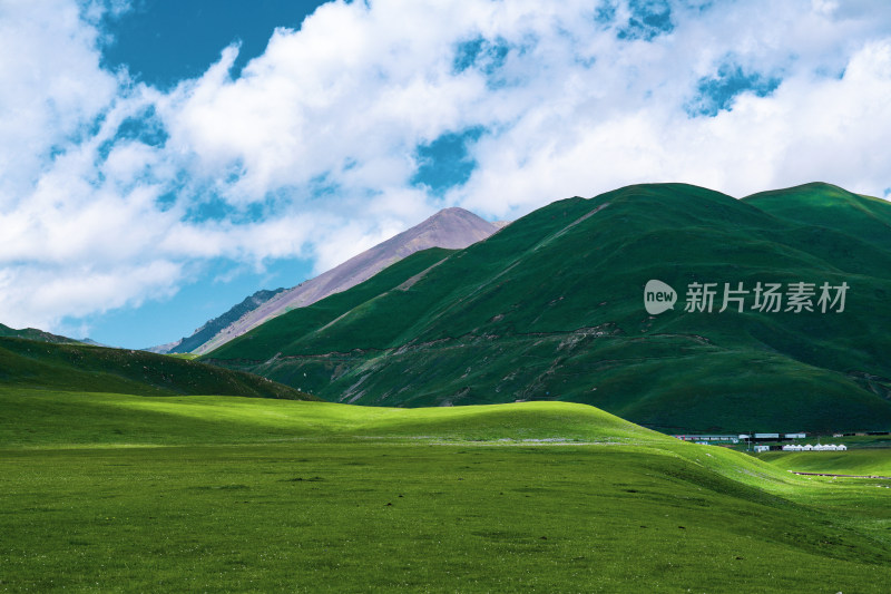 新疆内蒙大草原山脉自然风光