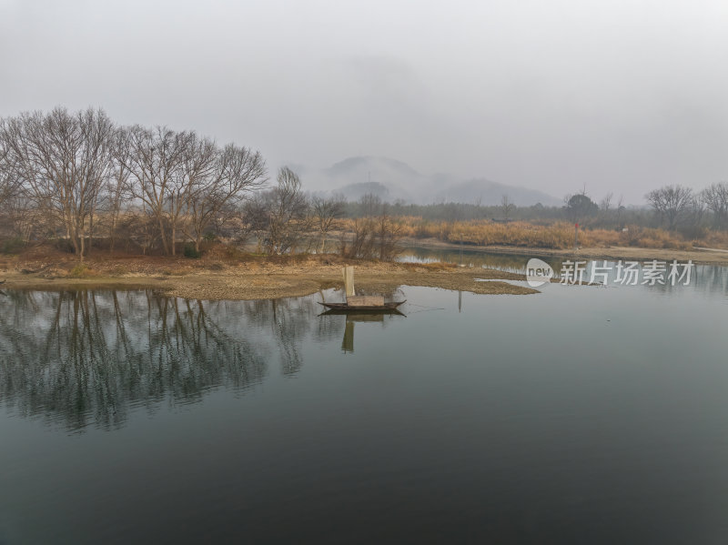 浙江丽水古堰画乡画廊孤帆丽影晨雾航拍