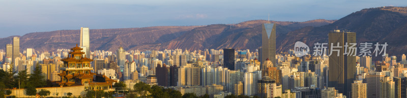 兰州城市高楼与传统建筑景观