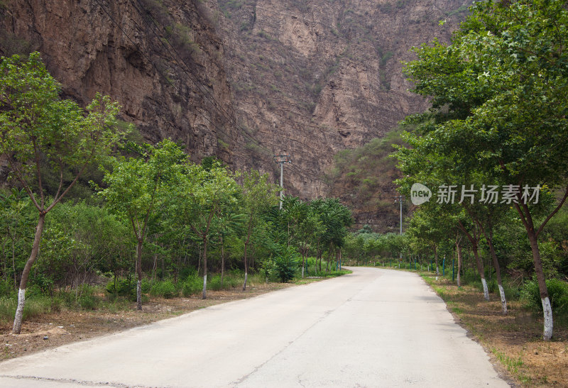 北京门头沟南石洋大峡谷的公路