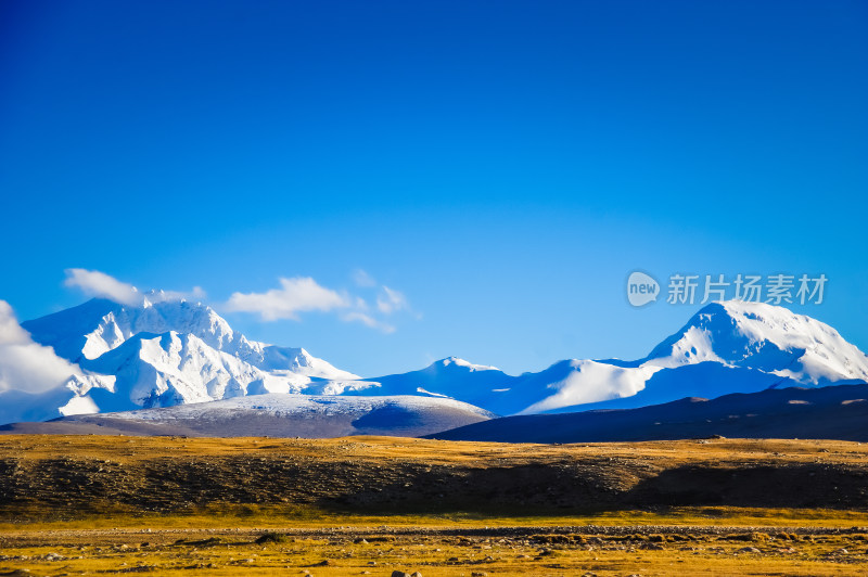 雪山草原自然风景