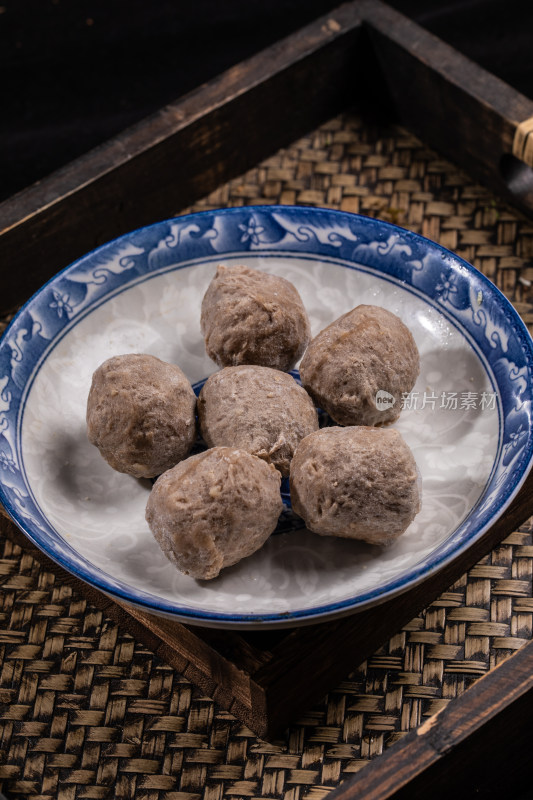 火锅烫菜牛肉丸美食