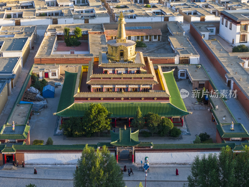 甘肃甘南州拉不楞寺镇景区贡唐宝塔航拍