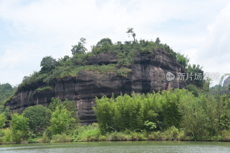 广东韶关：水上丹霞游船锦江沿岸风景