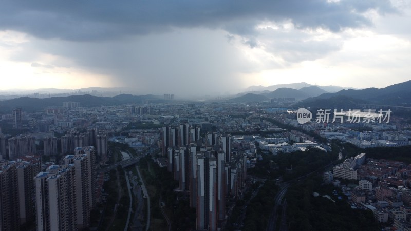 广东东莞：降雨景象