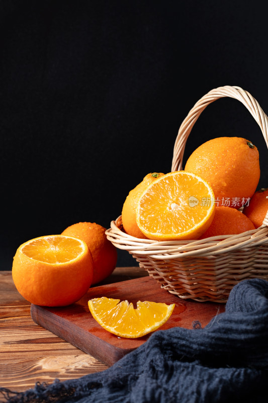 装在篮子里的爱媛果冻橙