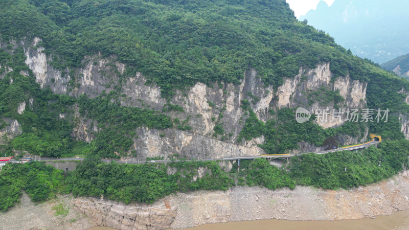 航拍湖北宜昌秭归县牛肝马肺峡长江风光