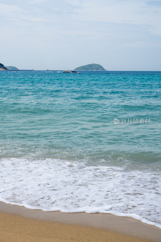 海南三亚亚龙湾沙滩海浪