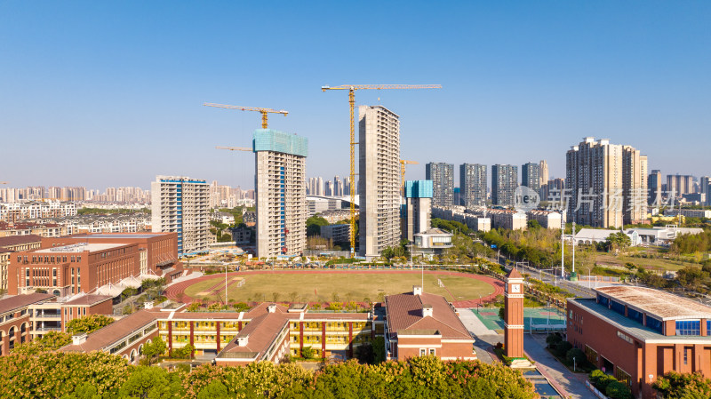 学校旁边的新建住宅楼